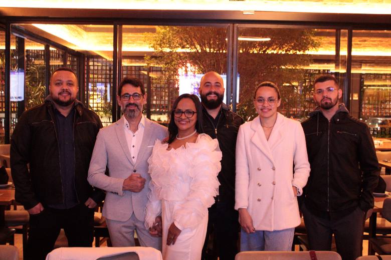 Time da Tecbas reunido no jantar de apresentação do novo site