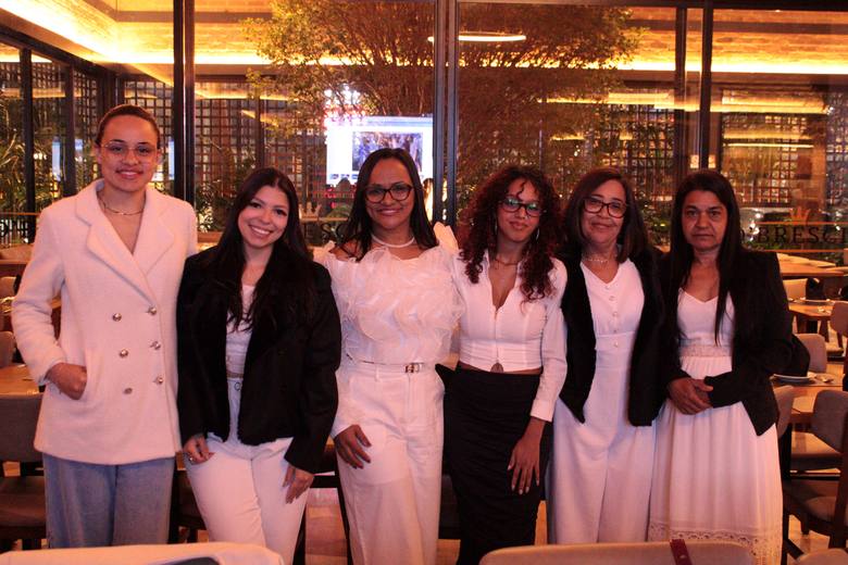 Time da Tecbas reunido no jantar de apresentação do novo site
