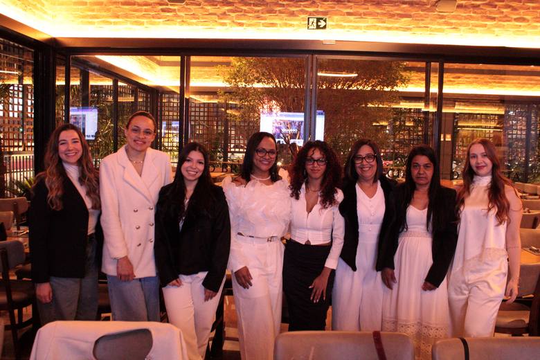 Time da Tecbas reunido no jantar de apresentação do novo site