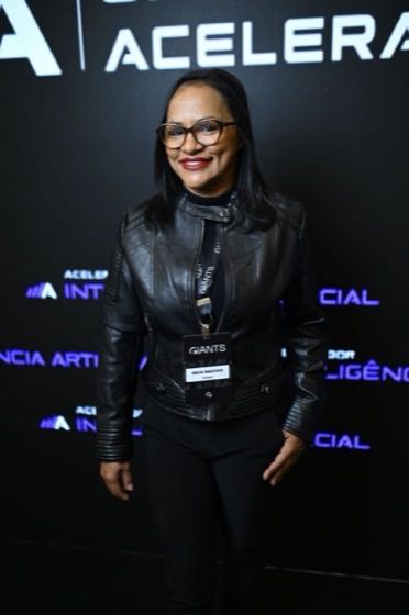 Representante da Tecbas no palco do evento Giants
